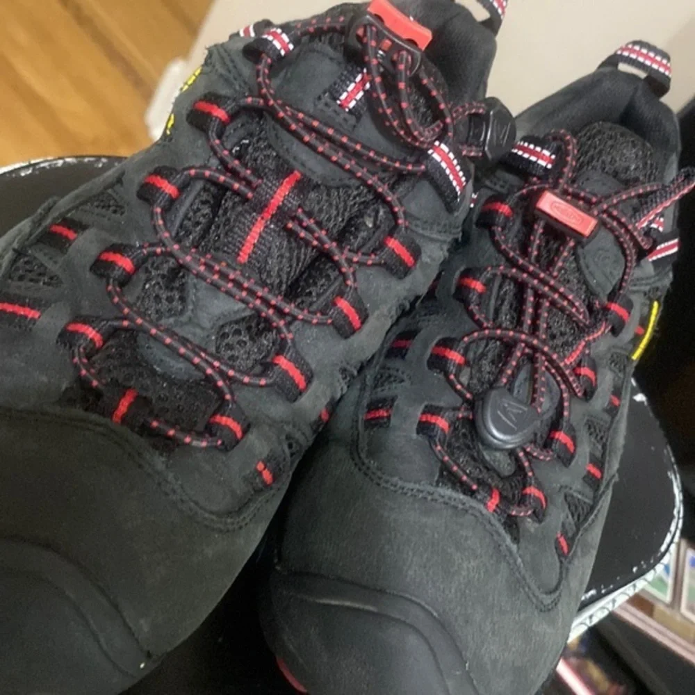 Used keen boots
